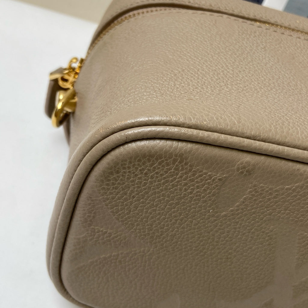 LV/Louis Vuitton Vanity Elephant Grey Full Leather Small Makeup Bag 99% New Chip Model Size: 19*13*11 Cowhide Material