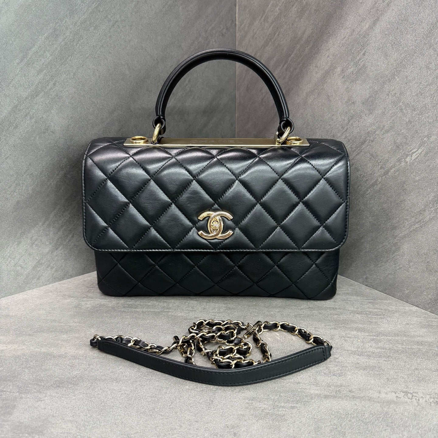 Chanel Trendy CC Black gold handle medium size 27 kai