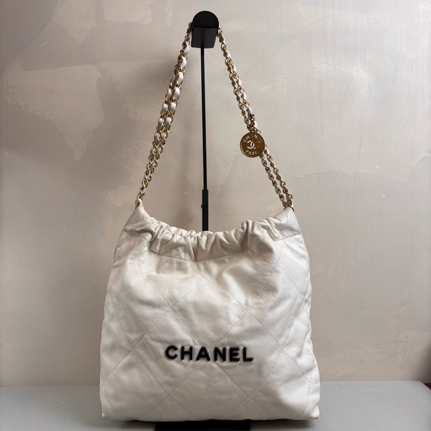98 New CHANEL 22Bag Drawstring Closure Extra Large Capacity Chain Bag with Coin Chip Size: 30 x 30
