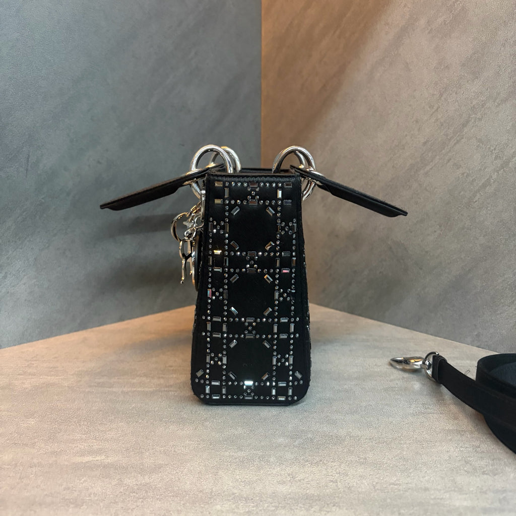 Dior Lady Dior 3-panel Velvet Edition Black / 17*14*7cm, 2019 release, structured silhouette, clean interior, in stock at a favorable price