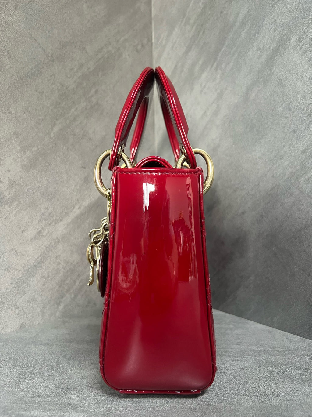 Dior Lady Dior three-compartment red patent leather bag, with chain shoulder strap, card included as accessory, 2018 serial code, original condition, well-shaped