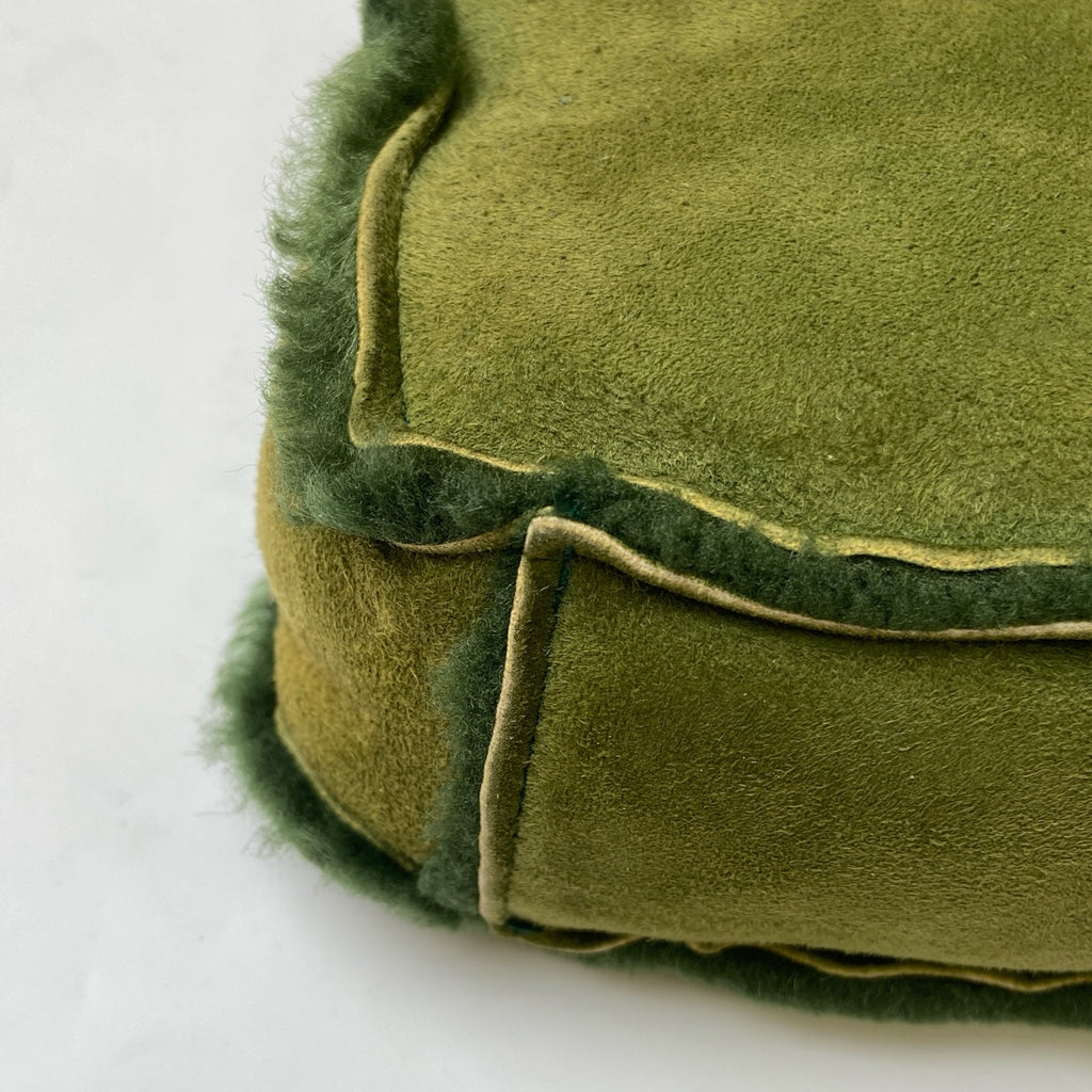 CHANEL Green Suede Plush Shopping Tote Bag, large capacity, features embossed logo, excellent touch, pre-owned with 5 openings, condition 9.
