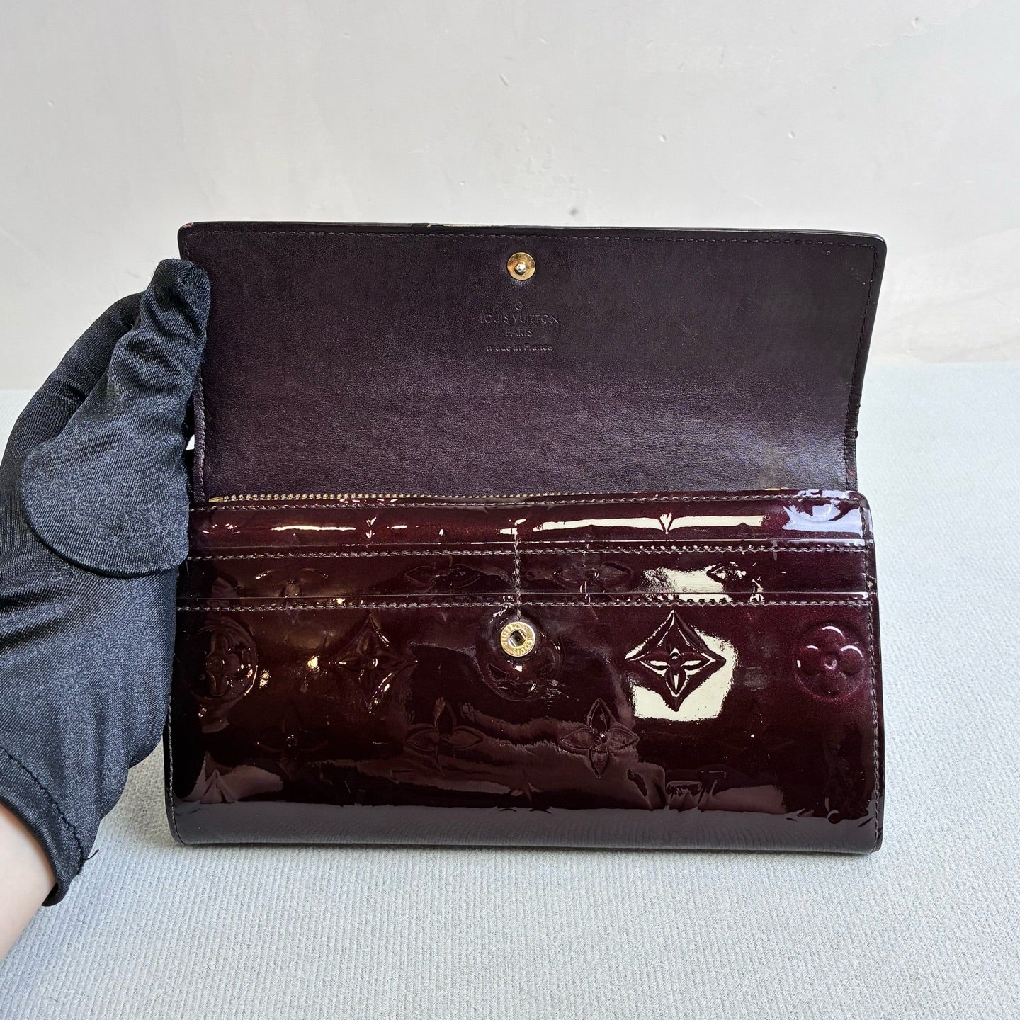LV/Louis Vuitton 98% New Patent Leather Monogram Long Wallet Cherry Color Size 19*10