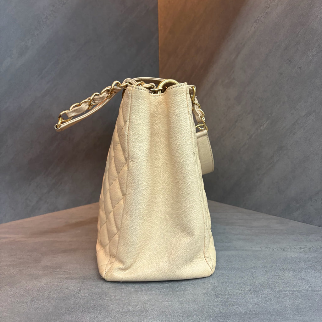 Chanel leboy medium size blue cowhide, 23 series with card, structured shape, clean interior