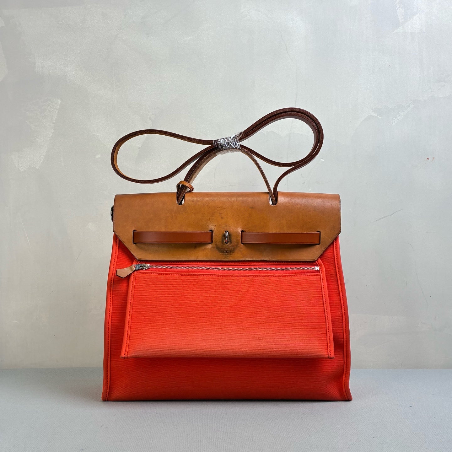 Hermès Herbag 31 H Frame, Hermès Orange Leather, 98% New, Size 31*25.