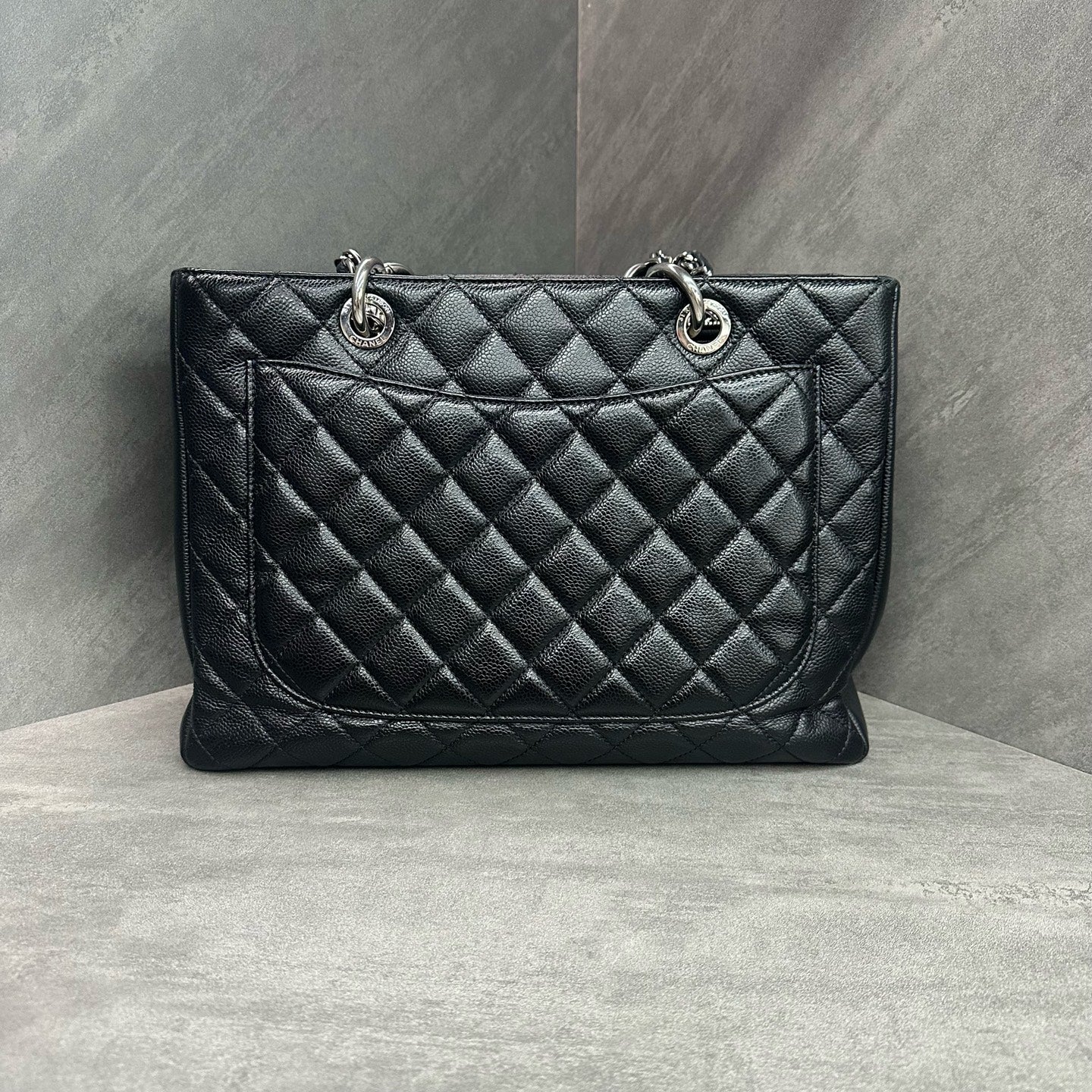 Chanel Black and Silver Grainy Calfskin GST Chain Tote Shoulder Bag 16 Open Spacious Shape Clean Interior