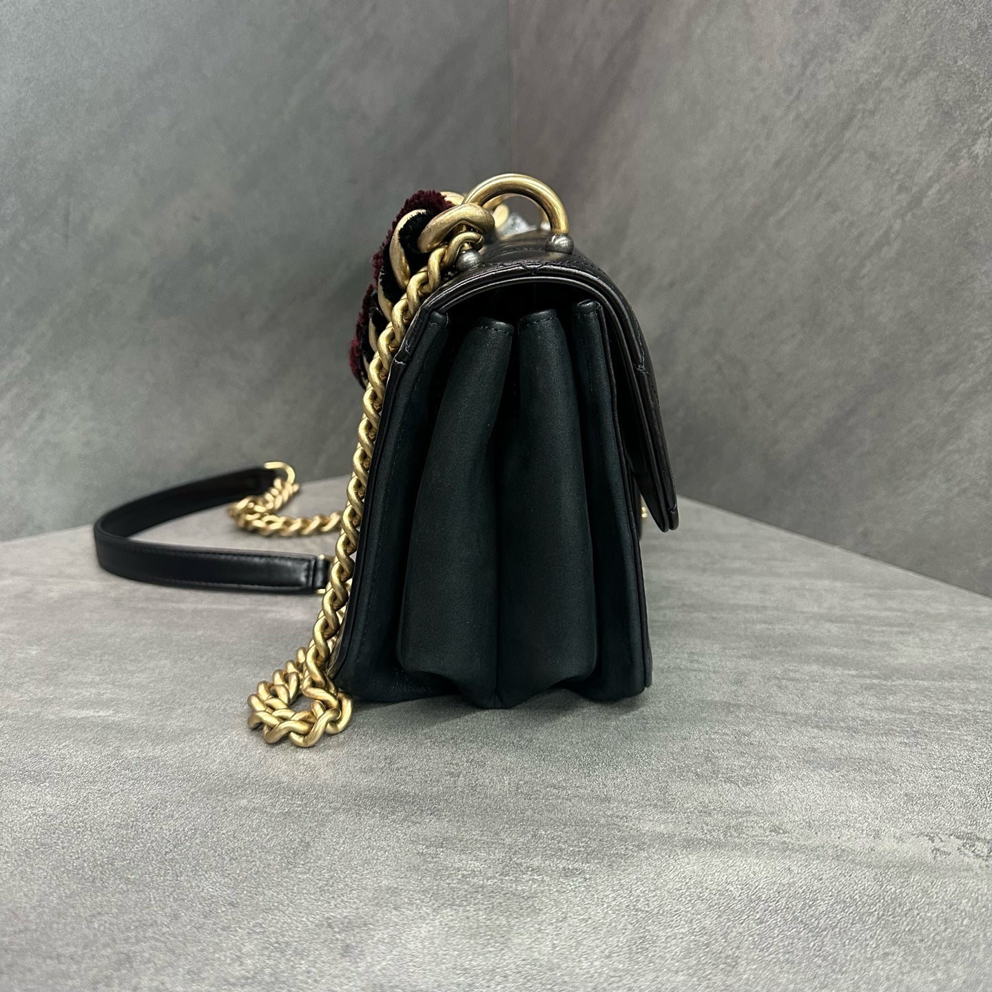 CHANEL Metropolitan Black Gold Accordion Bag Wool Handheld Chain 26 Opening
