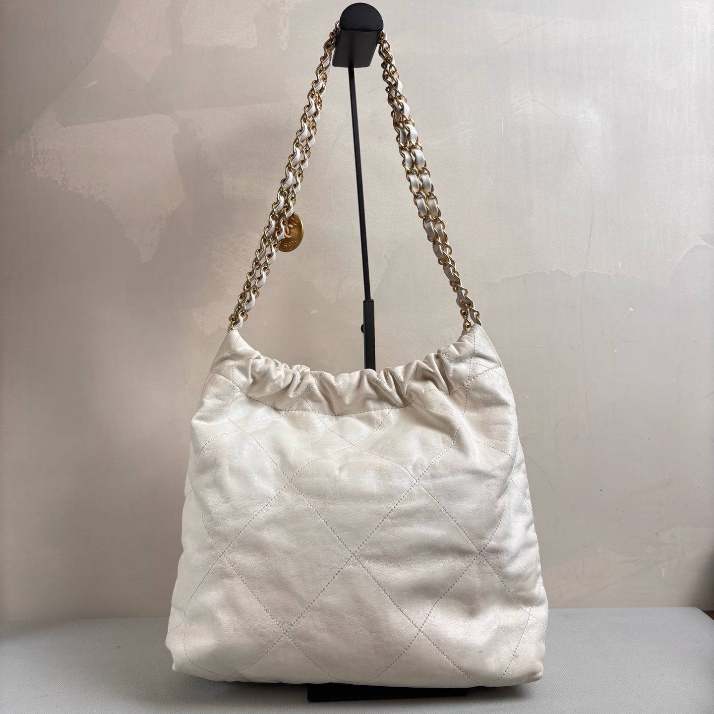 98 New CHANEL 22Bag Drawstring Closure Extra Large Capacity Chain Bag with Coin Chip Size: 30 x 30