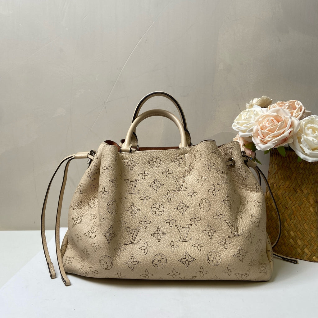LV/Louis Vuitton BELLA TOTE Moon Goddess Milk Tea Color Hollow Tote Bag Chip Style 98% New Size: 35*23