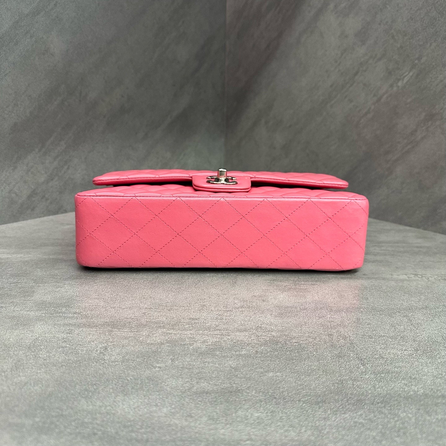 Chanel cf medium size pink silver sheepskin chain bag, 16K opening, three-dimensional display, clean inside