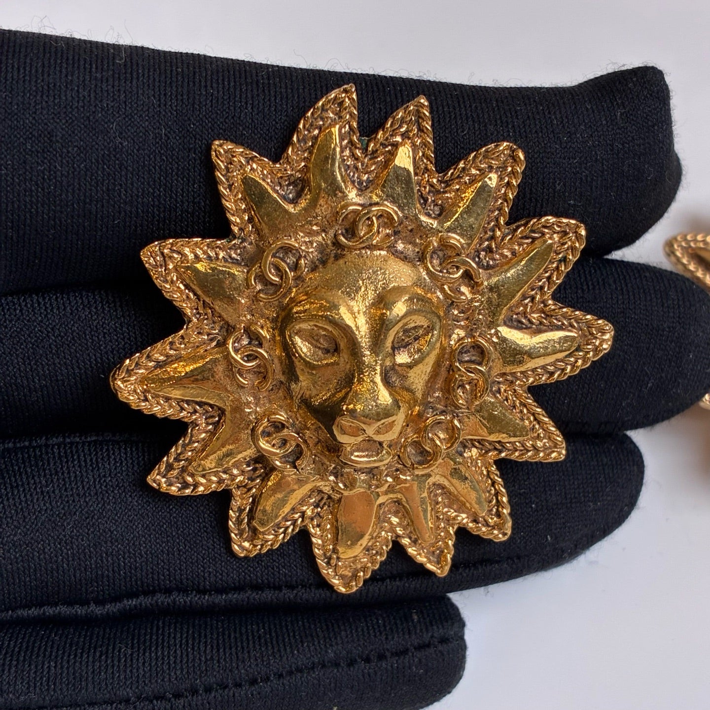 Chanel Lion Head Vintage Earrings 99% New Size 4.5*4.5