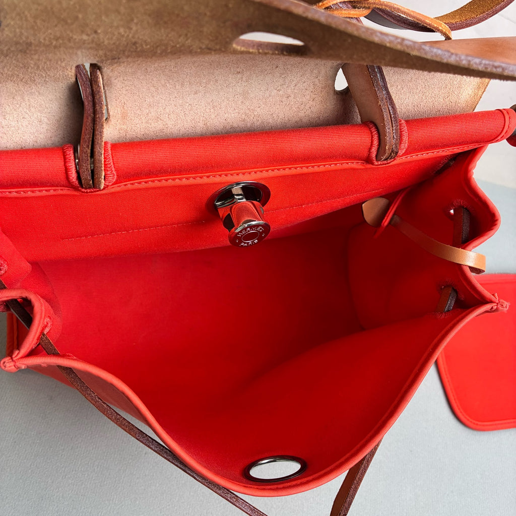 Hermès Herbag 31 H Frame, Hermès Orange Leather, 98% New, Size 31*25.