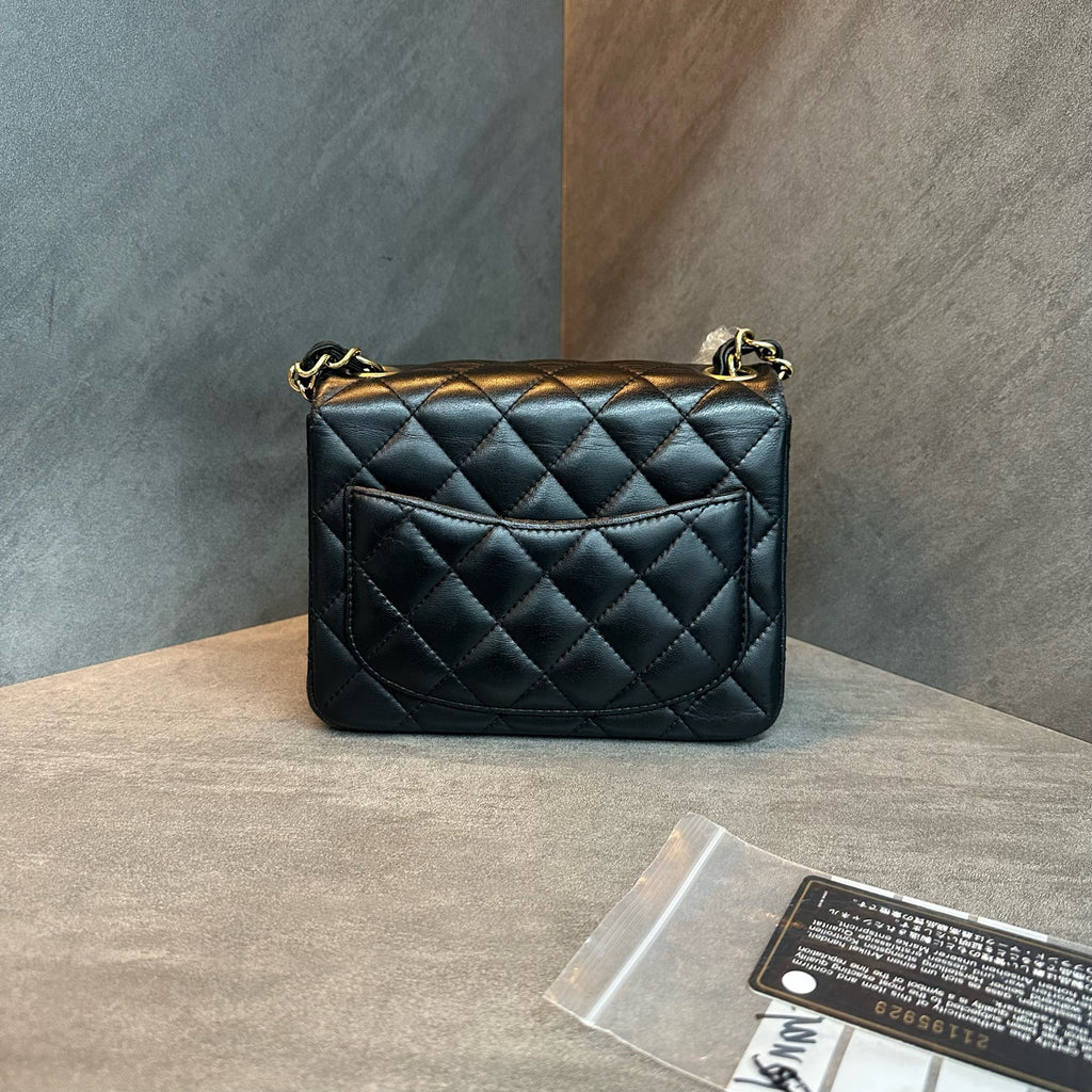 Chanel cf Fang Fattie Black Gold sheepskin chain Bag 21 opening with strap card
