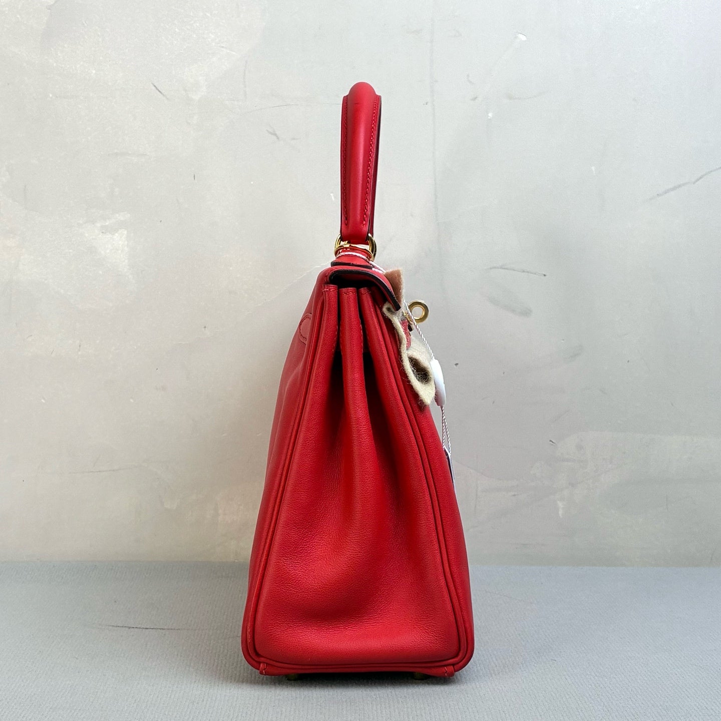 Hermès Kelly 25 A Stamp Tomato Red with Gold Hardware, Swift Leather, 99% New, Size 18*23 cm