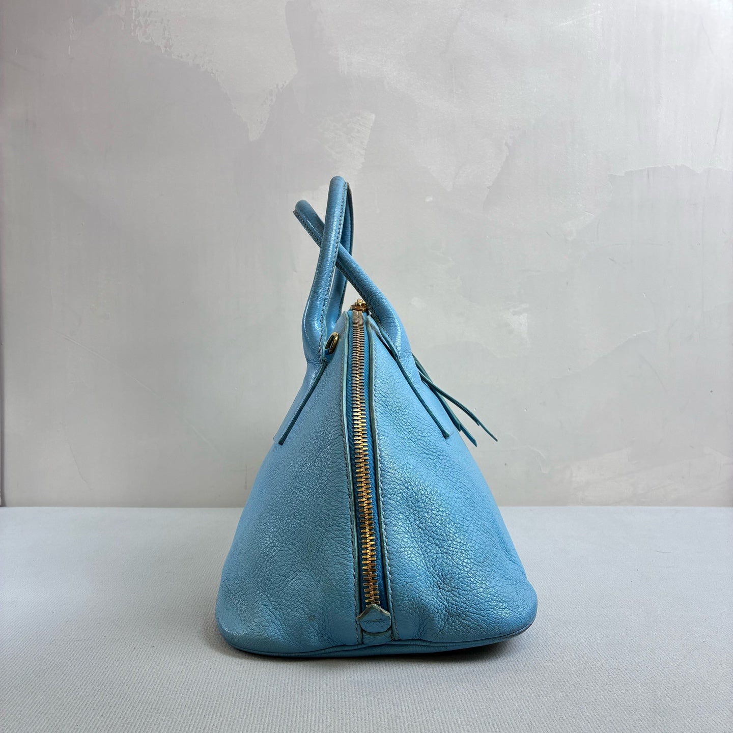 Miu Miu 95% new blue all-leather shell bag bowling bag size 39*21