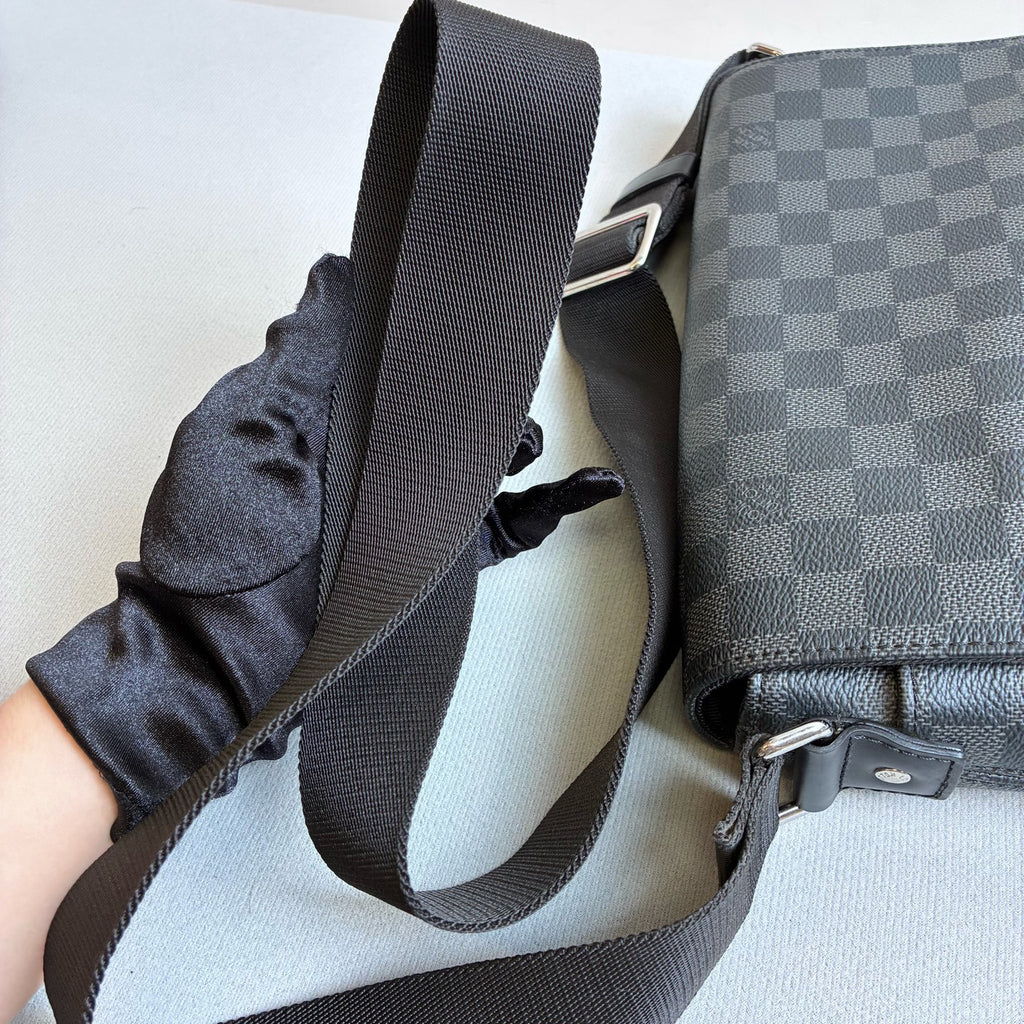 Louis Vuitton/LV Chip Series Black Checkerboard Flap Messenger Bag Size 25*23 Original Price 13,800
