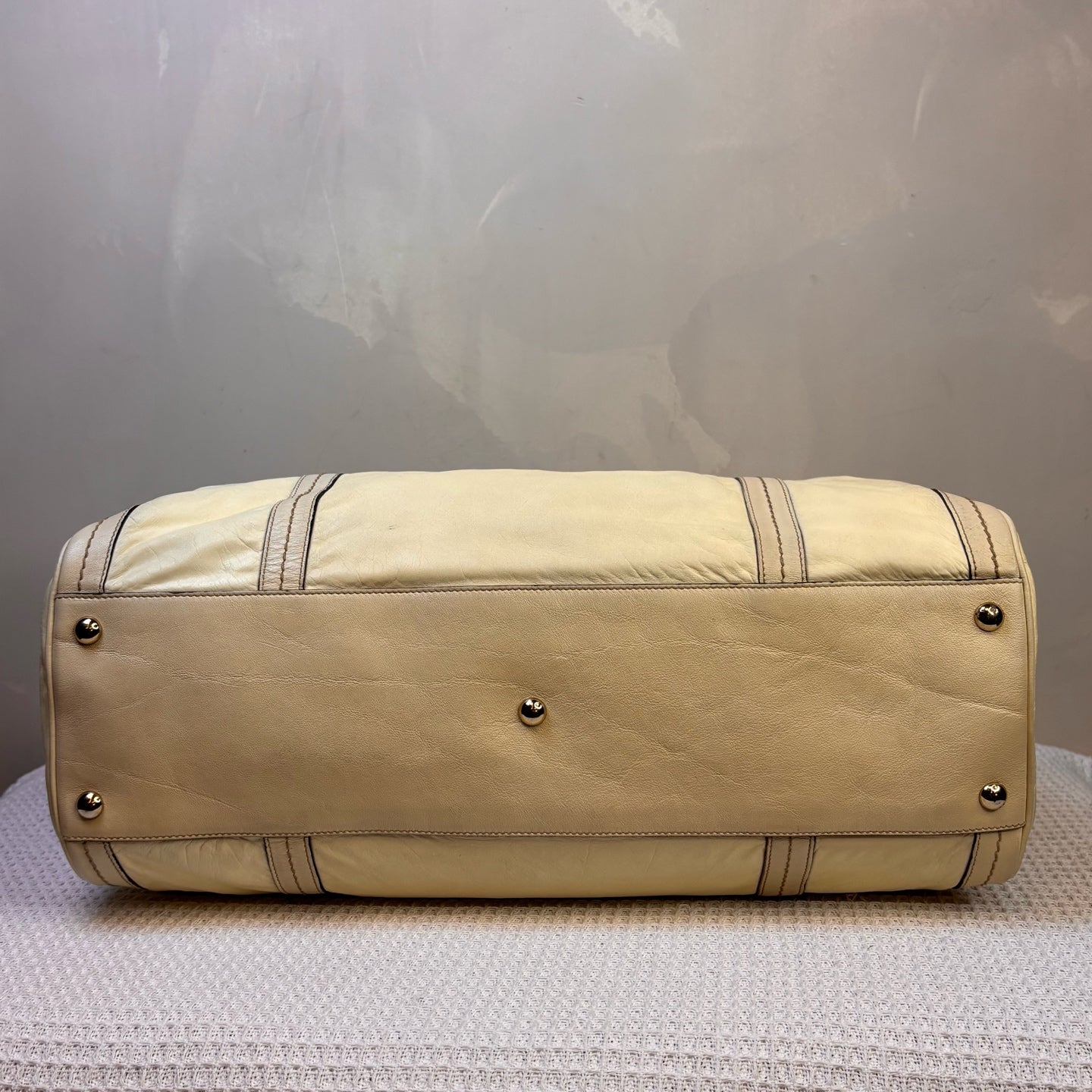 Gucci 98 New Women’s Bow White Boston Handbag Size 42*28