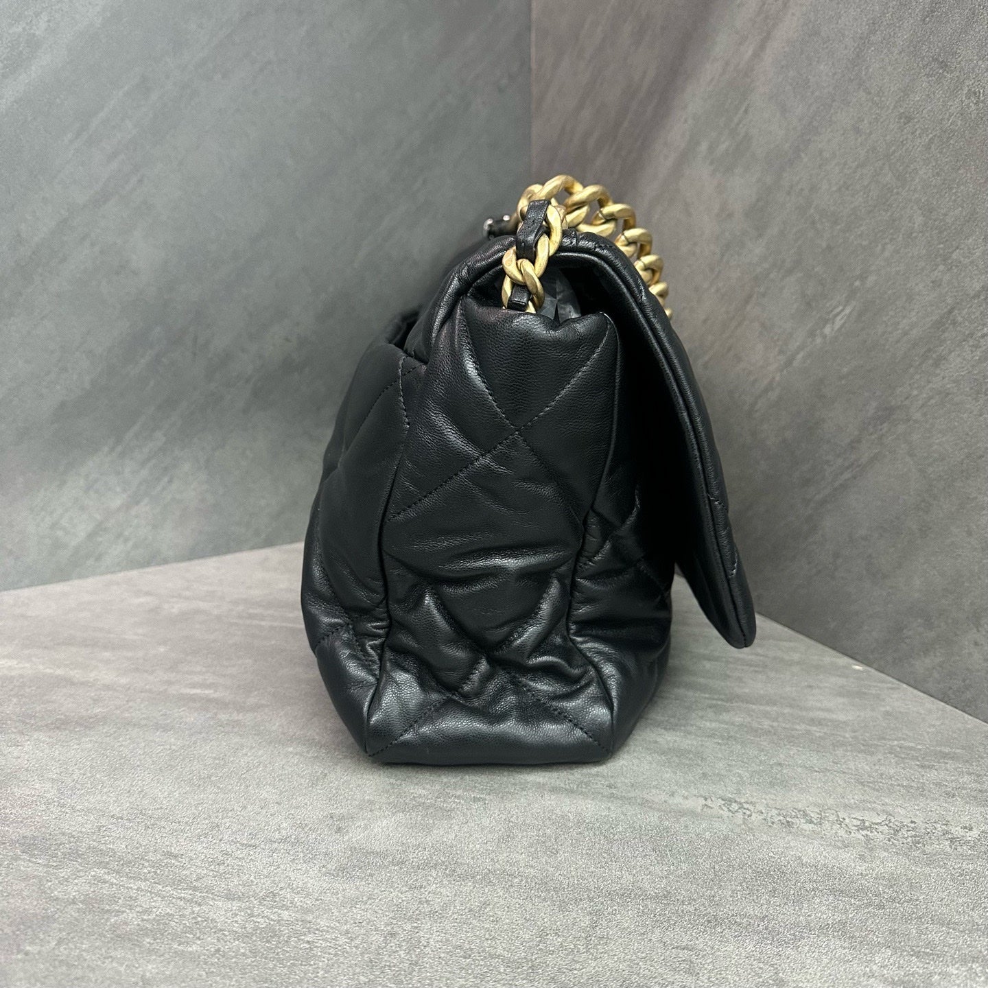 Chanel 19 Bag Max, 28 series, with authenticity card, original condition