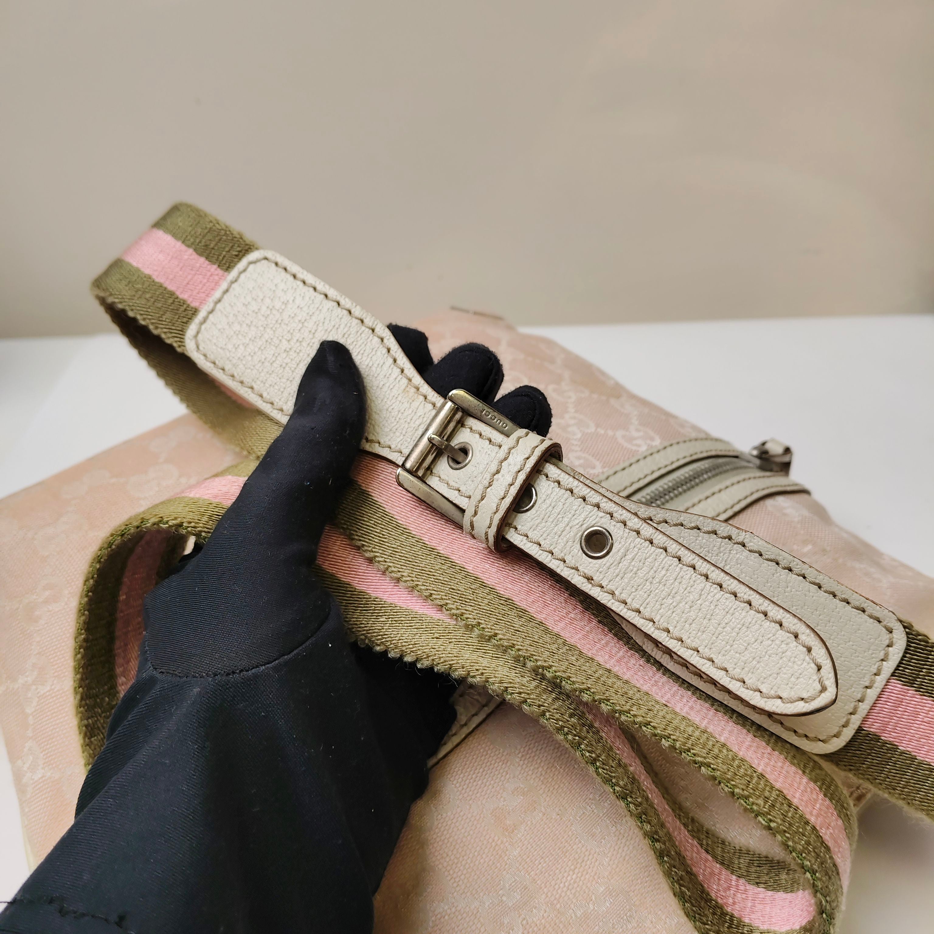 Gucci authentic canvas bag in pink with silver logo, vintage style, size approximately 27*29 cm.