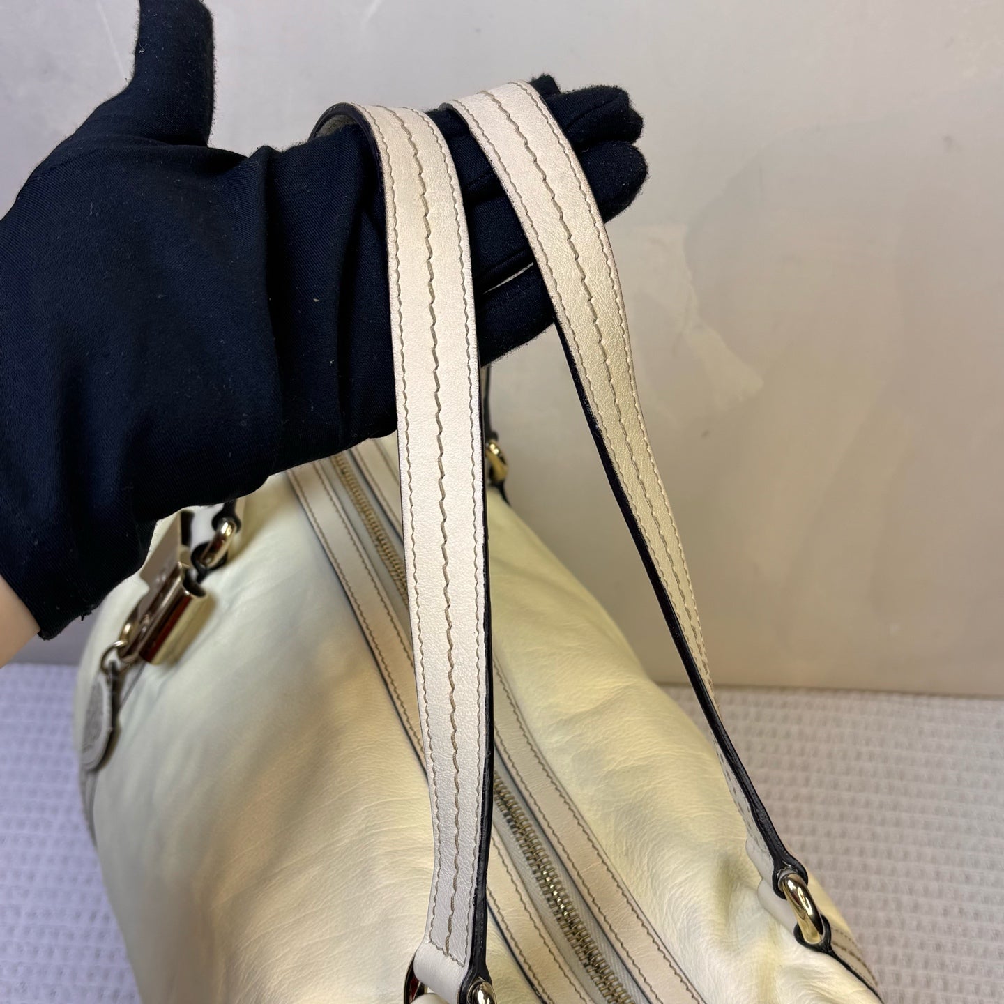 Gucci 98 New Women’s Bow White Boston Handbag Size 42*28