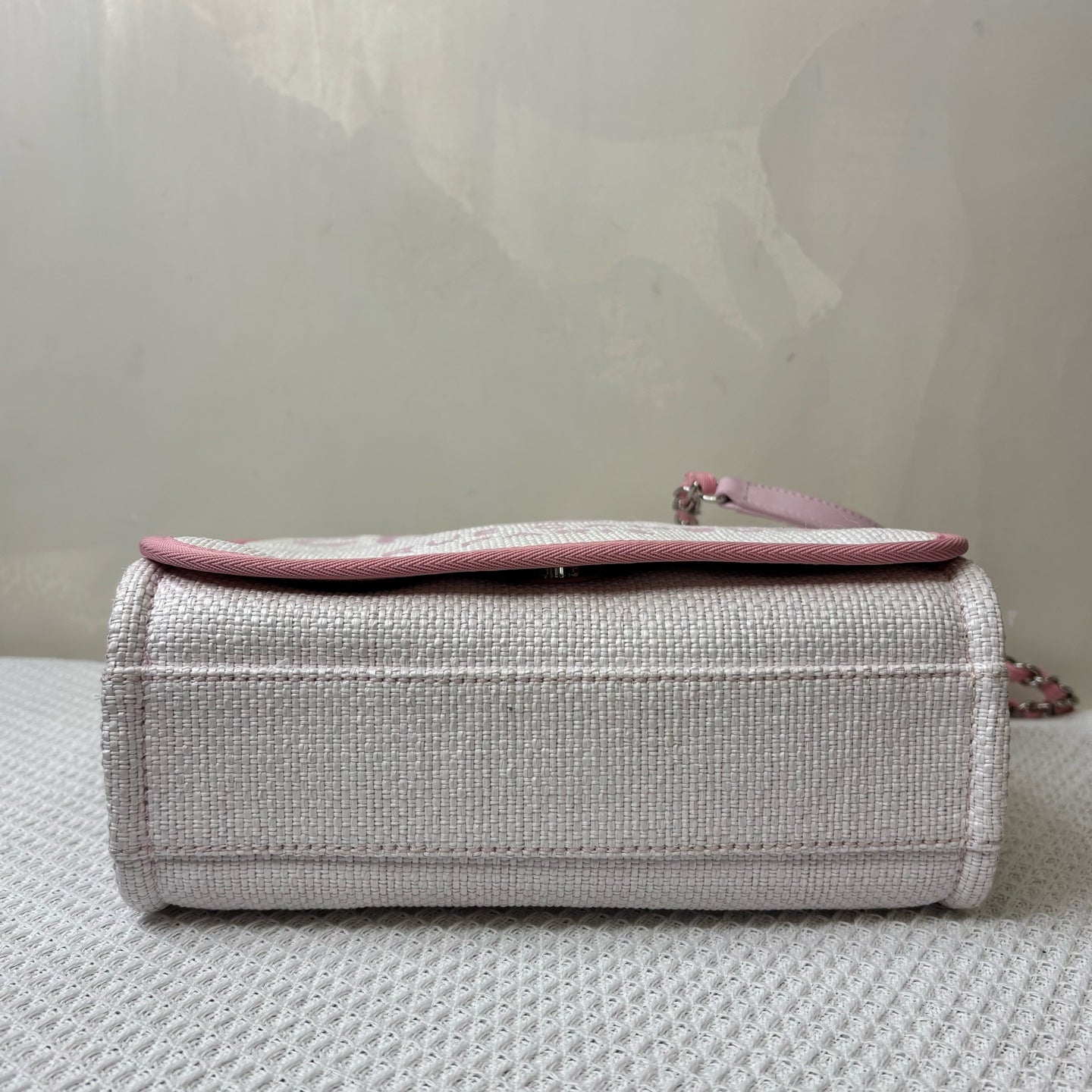 CHANEL 21 Open Pink and White Beach Flap Woven Chain Messenger Bag, 99% New, Size 23*23