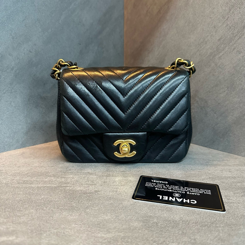 Chanel cf Square Fat Man Black Gold V-patterned chain bag 21 opening with strap card bag type three-dimensional inside clean