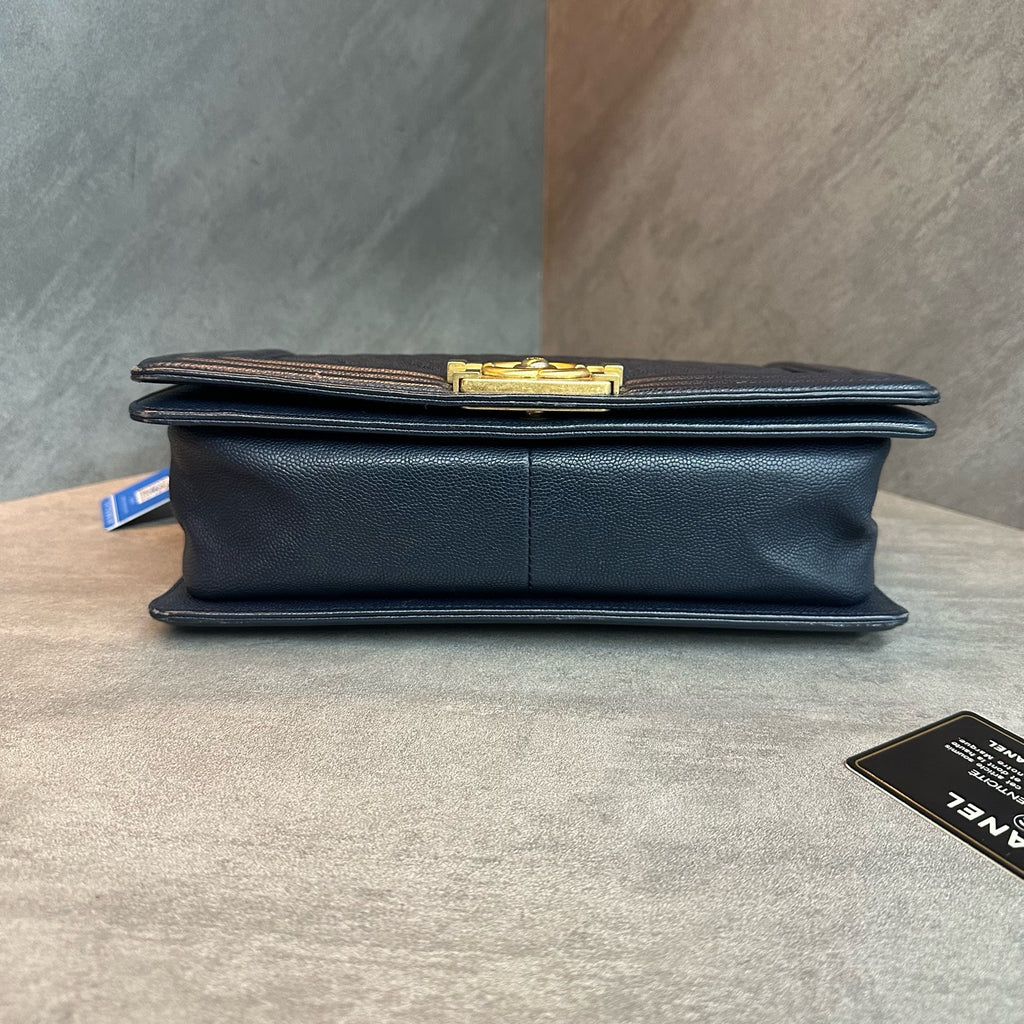 Chanel Le Boy medium size, dark blue lizard-grain cowhide, 25-series with certificate, original condition