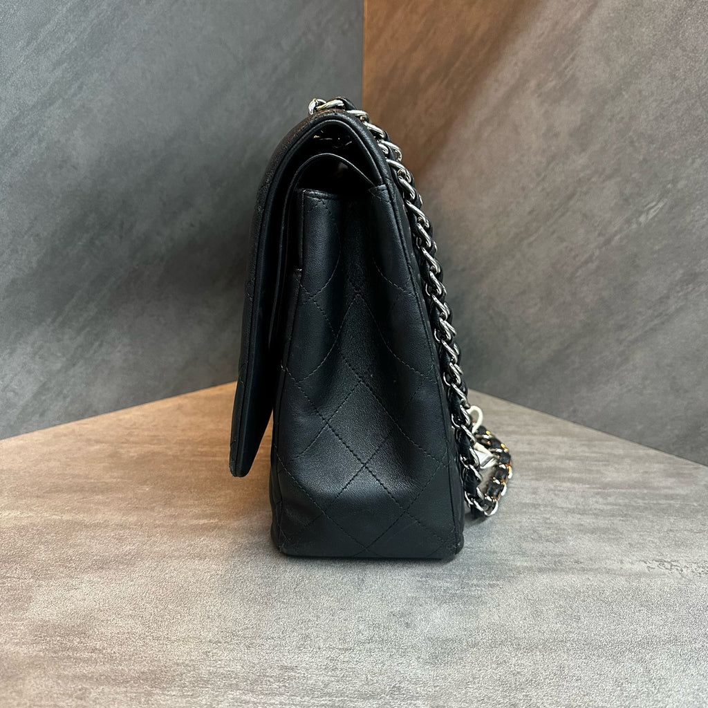 Chanel cf maxi black and silver sheepskin chain bag 18 opening type three-dimensional inside clean
