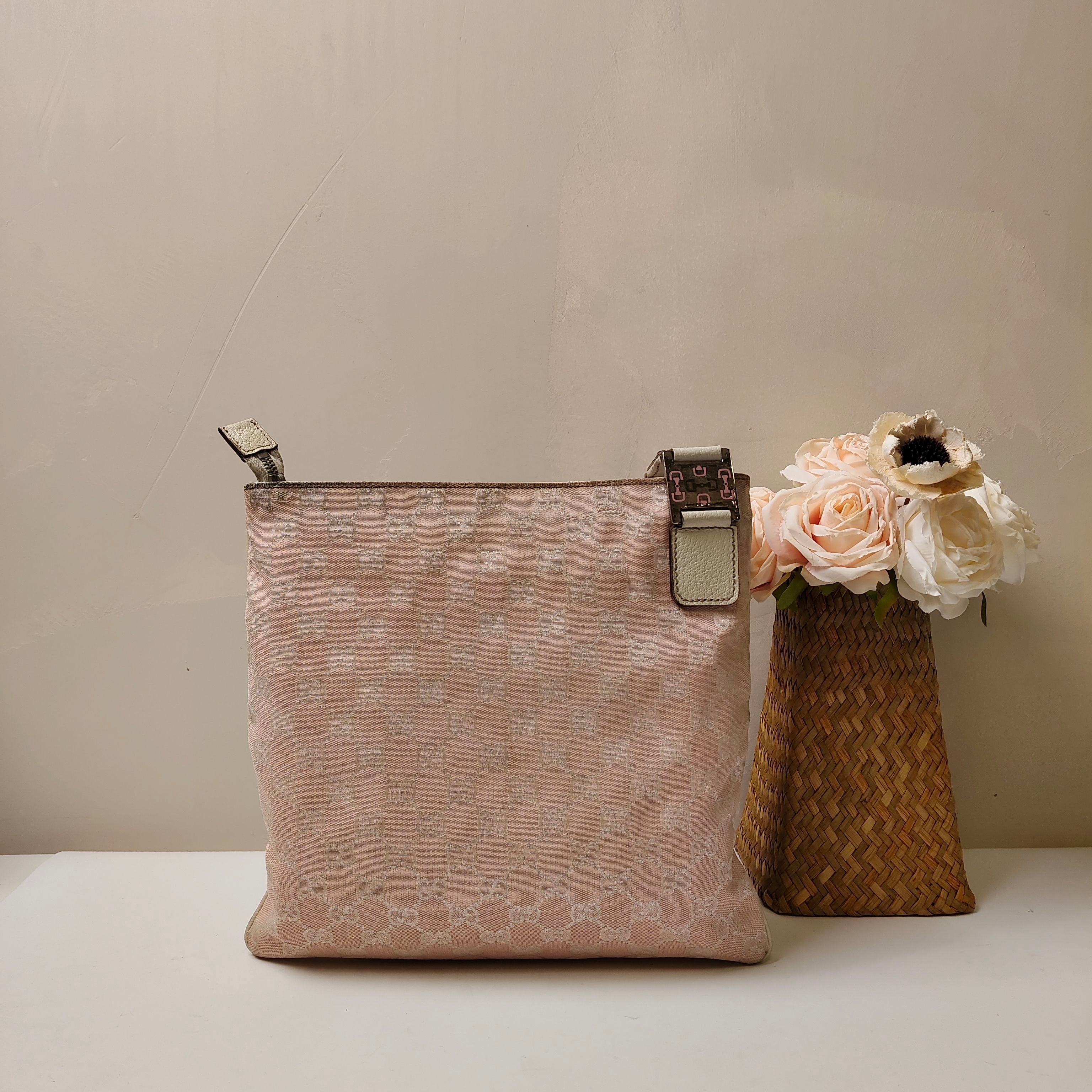 Gucci authentic canvas bag in pink with silver logo, vintage style, size approximately 27*29 cm.