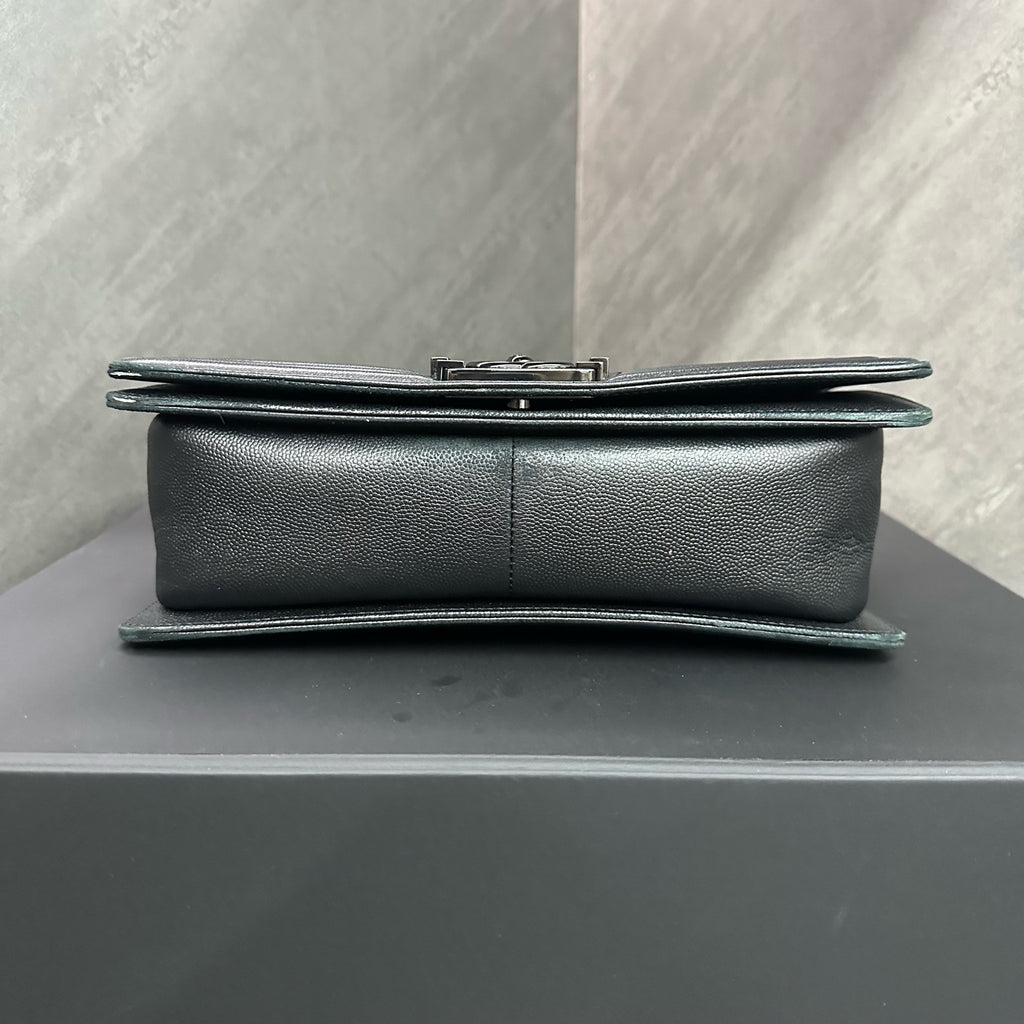 CHANEL, medium-sized, in excellent condition, So Black Leboy series, black-buckled quilted leather chain shoulder crossbody handbag, 23
