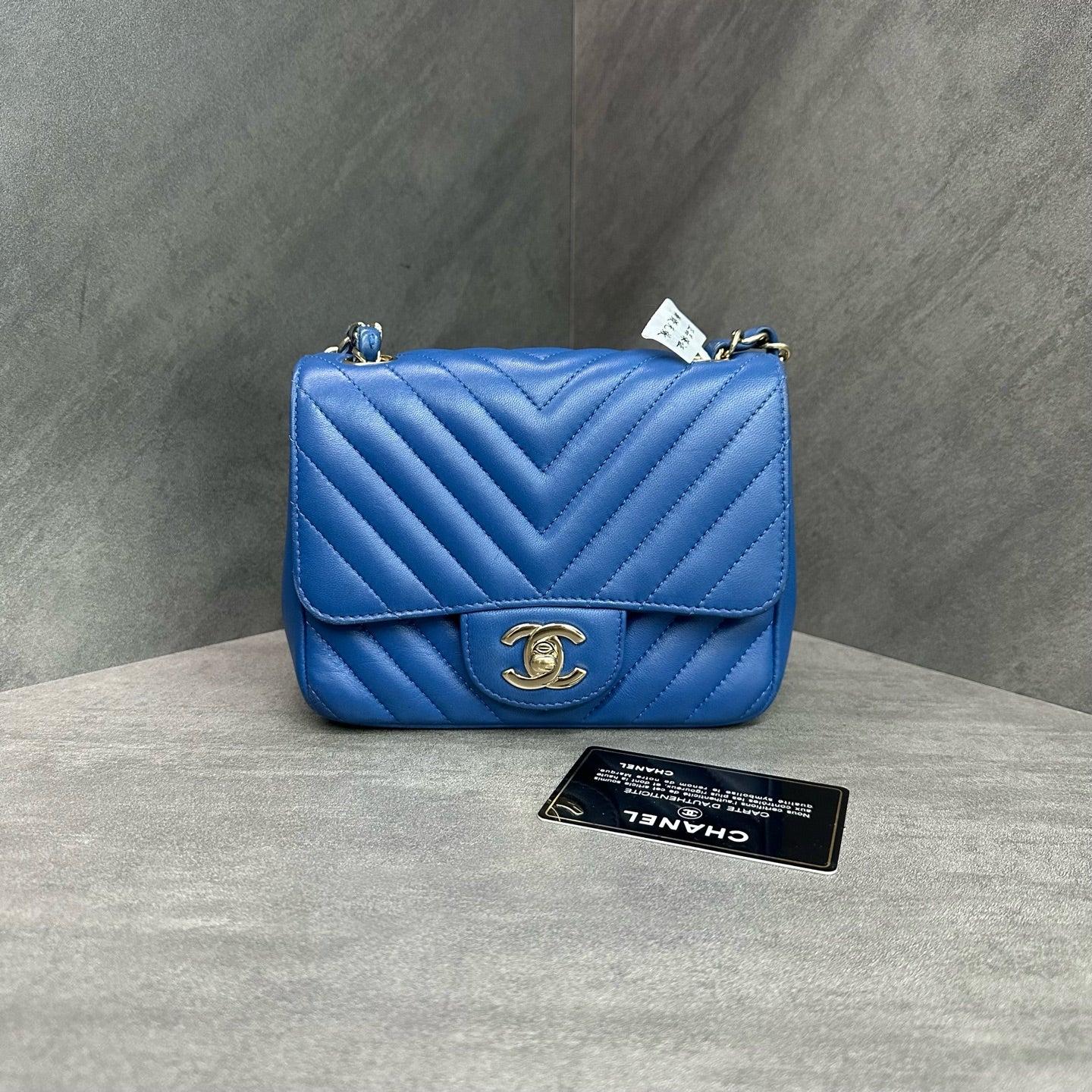 Chanel cf Square Fat Man blue and gold sheepskin V-patterned chain bag 27 opening with strap card bag type three-dimensional inside clean