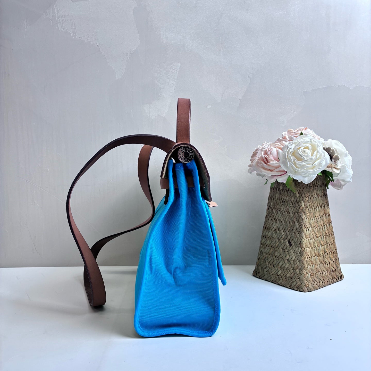 Hermes Herbag31 Blue and Brown H Cursive Shoulder Bag 99% New Condition Dimensions: 31*23 Canvas拼