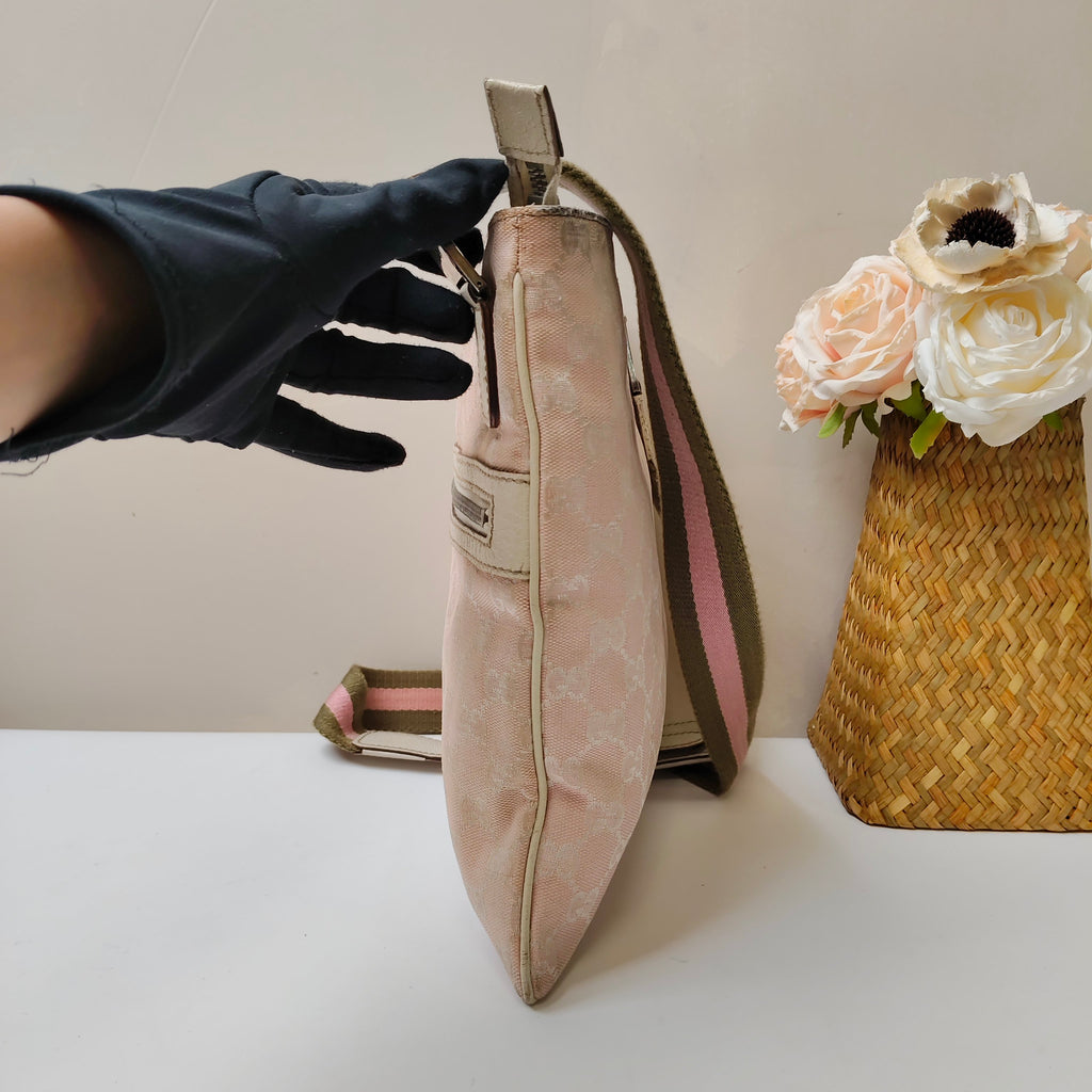 Gucci authentic canvas bag in pink with silver logo, vintage style, size approximately 27*29 cm.