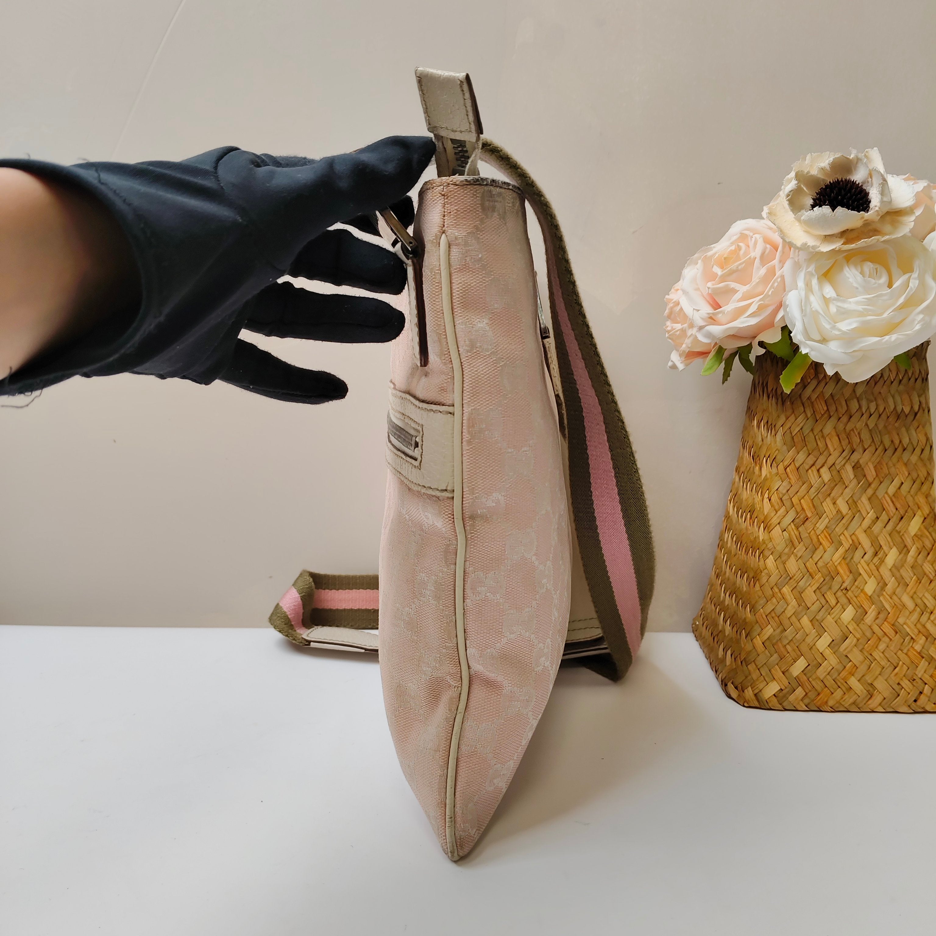 Gucci authentic canvas bag in pink with silver logo, vintage style, size approximately 27*29 cm.