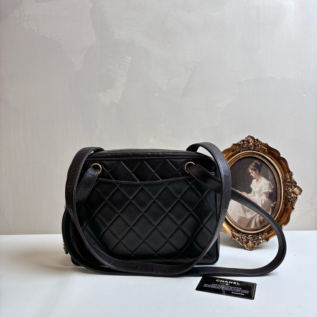 Chanel Black Gold Diamond Quilted Full Leather Shoulder Bag 99% New Size: 27*20*7 Lambskin Material Comes with Card