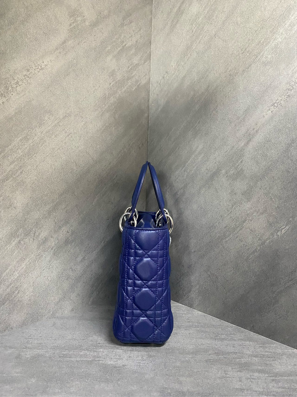 Dior Lady Dior four-grid blue badge shoulder strap, 17 code