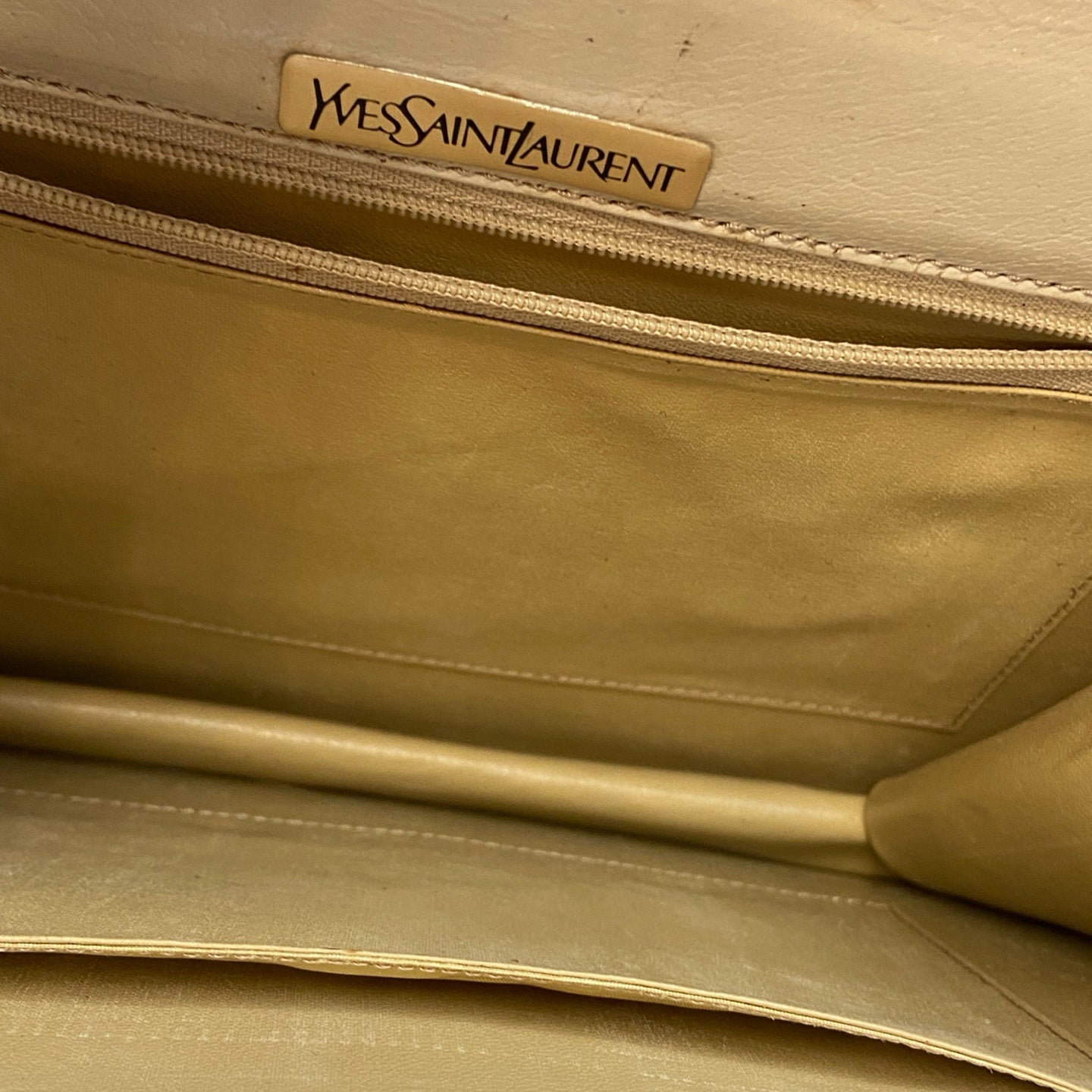 YSL/Saint Laurent Lizard Skin Crossbody Bag Condition: Like New 99% Size: Approximately 27*21 cm
