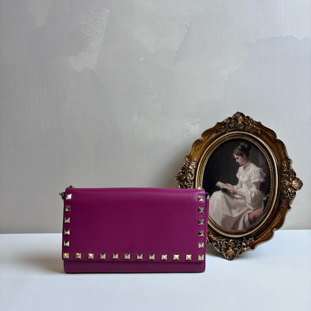 Valentino Rockstud Chain Wallet on Chain with shoulder strap, rose pink, gold studs, size 23*11cm.