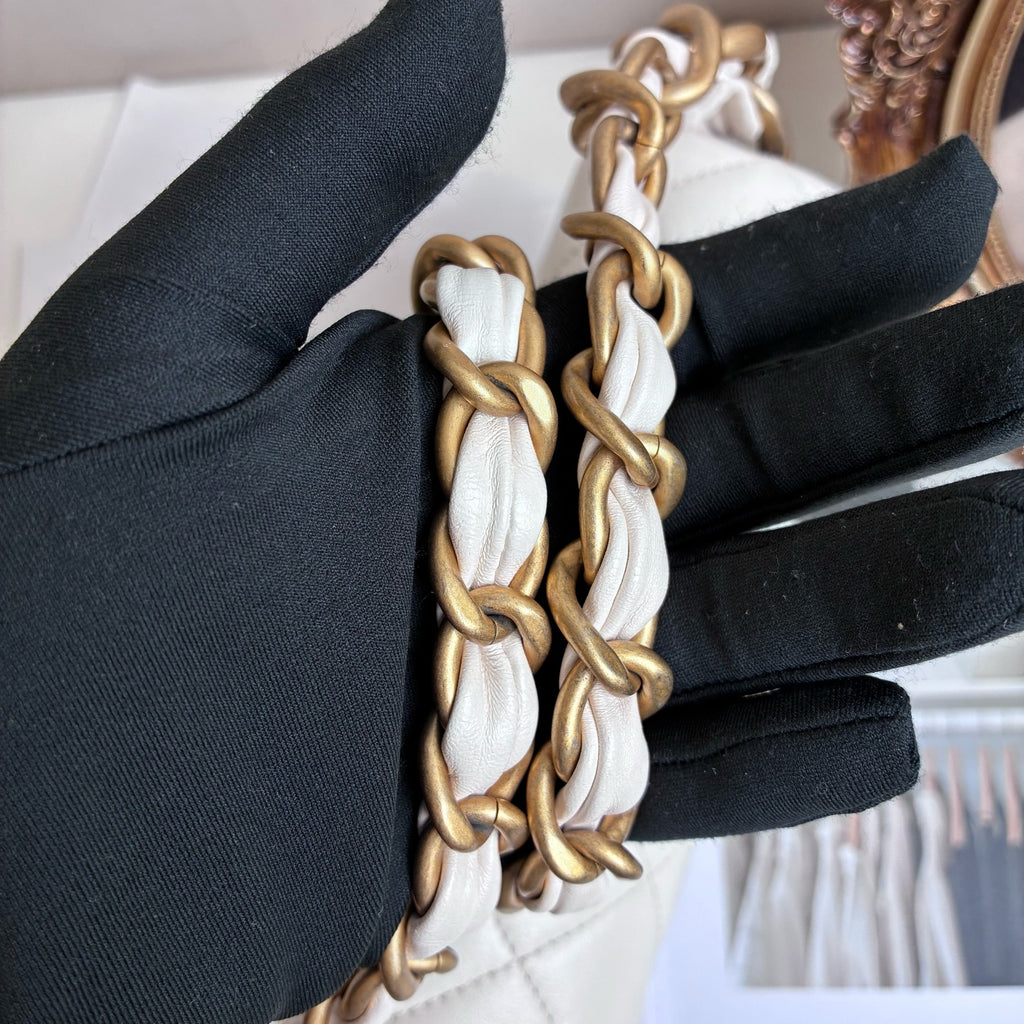 Chanel 24S New Chunky Chain Underarm Bag Shoulder Bag 99% New Size: 21.5*6*13 Platinum Lambskin
