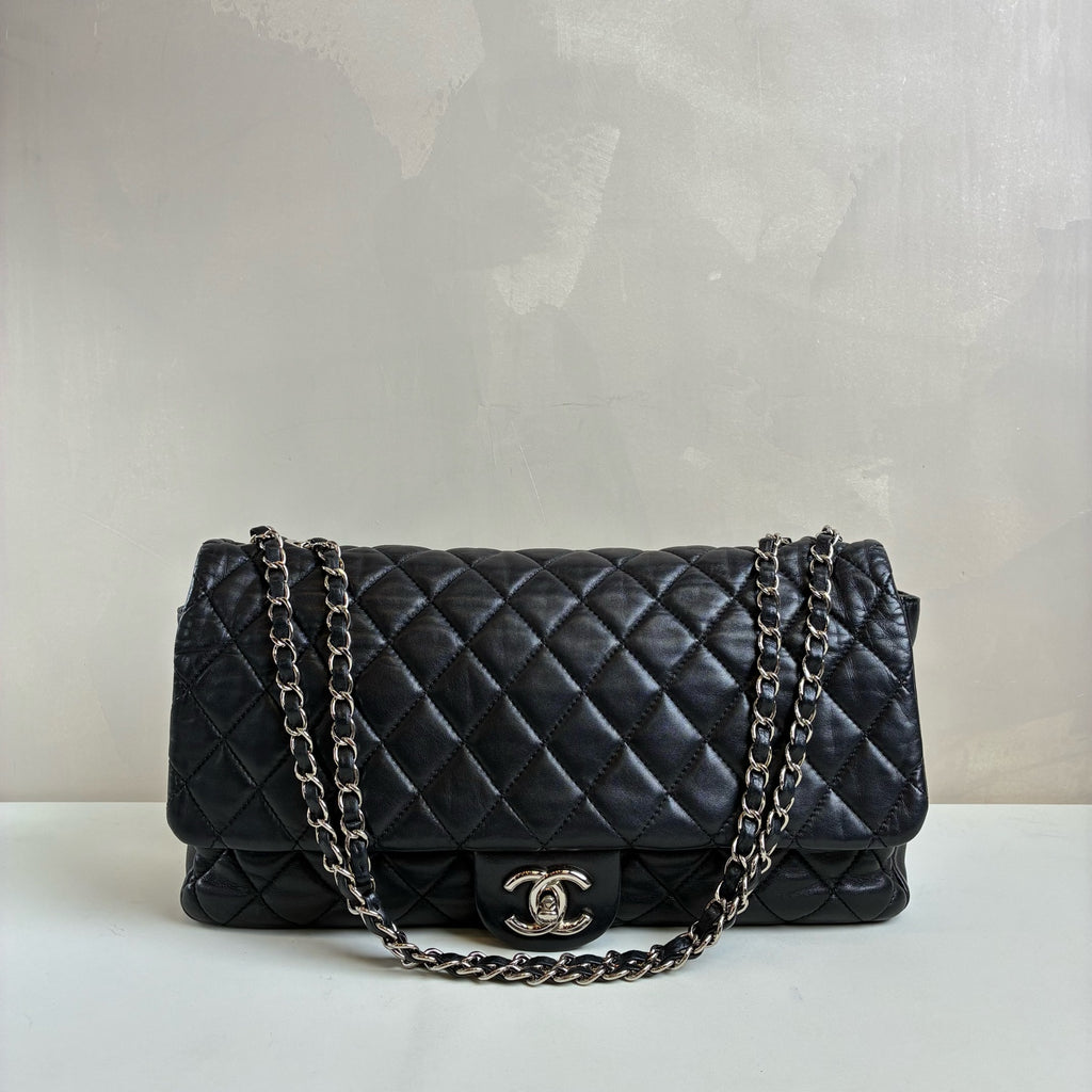 Chanel CF Black and Silver Raincoat Airport Bag 13 Opening Shoulder Bag 99% New Size: 35*7.5*16 Lambskin Material