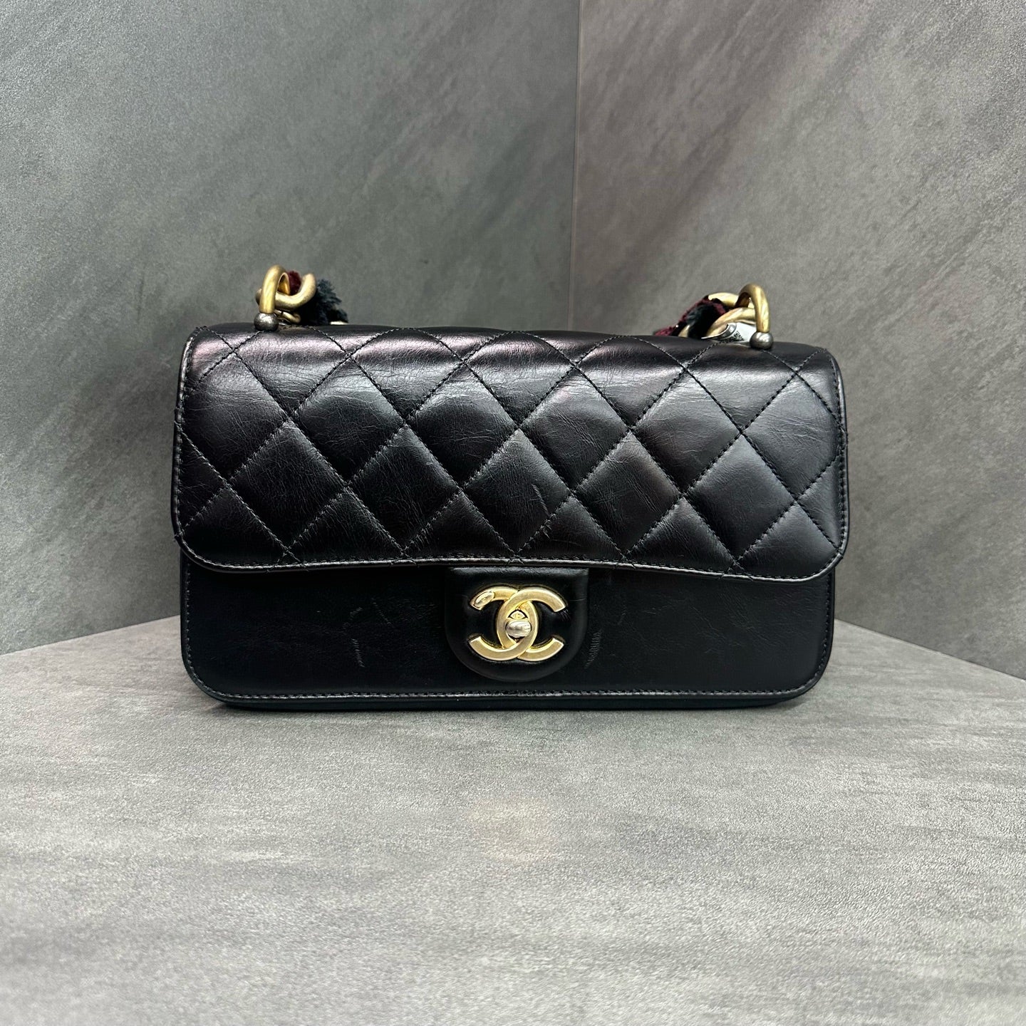 CHANEL Metropolitan Black Gold Accordion Bag Wool Handheld Chain 26 Opening