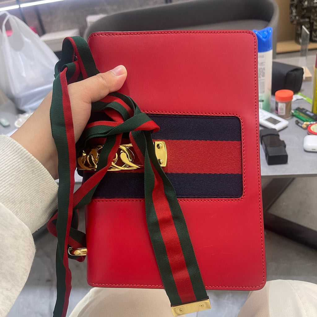 Gucci Sylvie Serbia collection, medium size in red, dimensions 25 x 16, comes with one satin strap and one leather strap for easy switching.