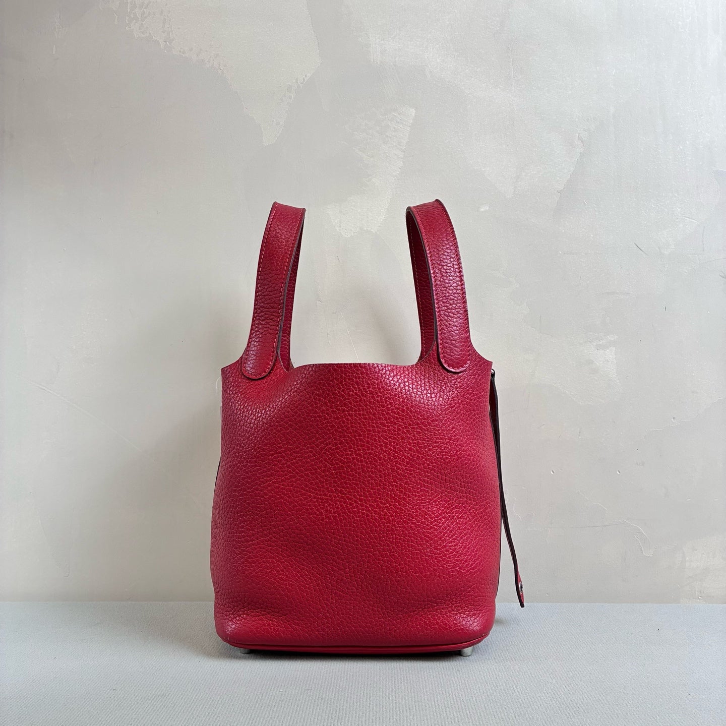 Hermes T刻 99% new Piction 18 basket in red leather, size 18*18.