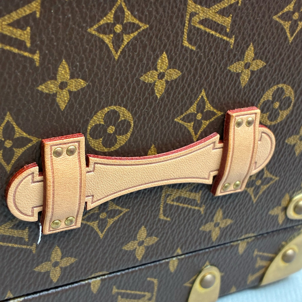LV Louis Vuitton 99% New 2020 Brown Monogram Hard Case Decorative Box with Full Monogram Print and Wooden Bottom. Suitable for storage, display, and collection. Exquisite craftsmanship in details.
