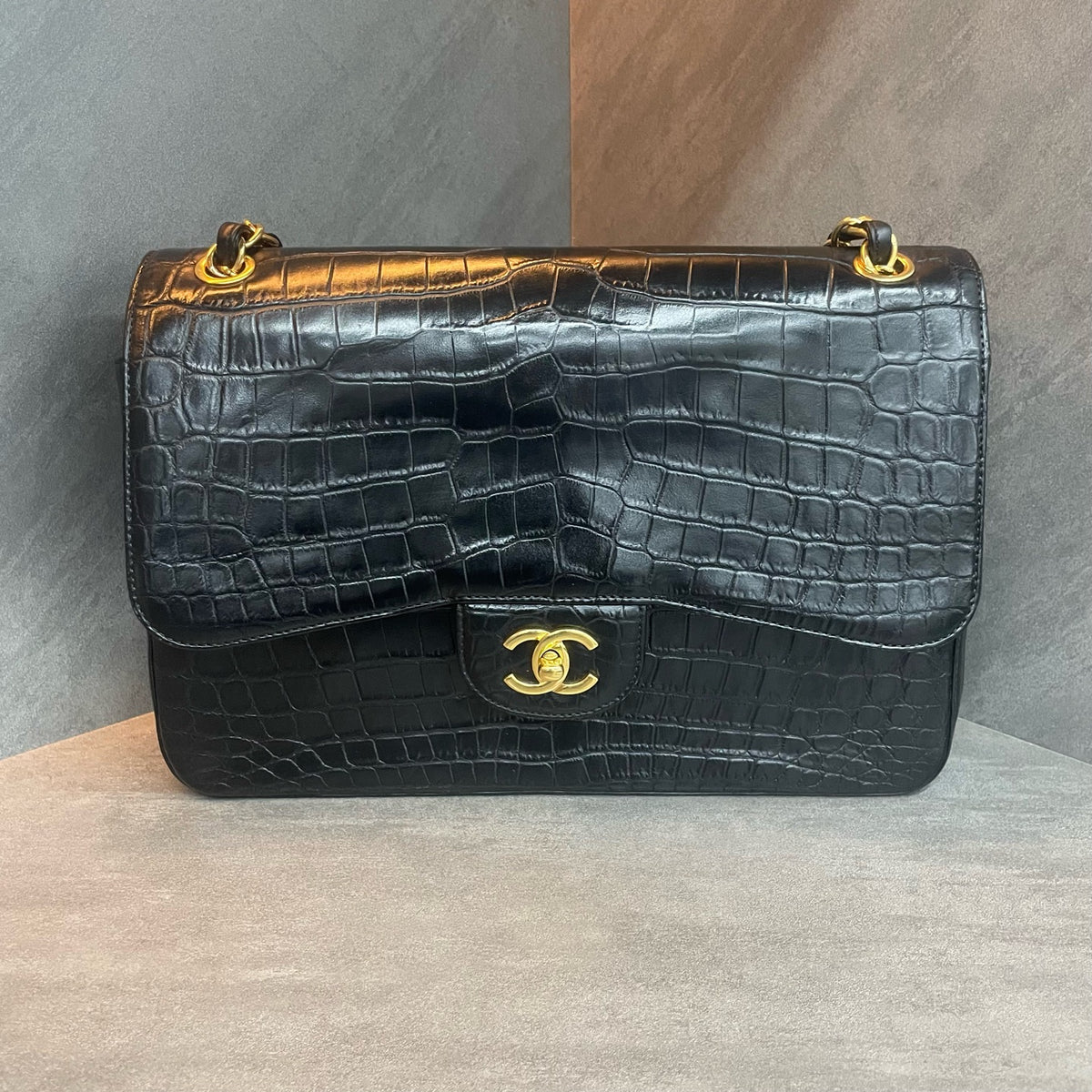 Chanel CF jumbo large black gold buckle crocodile leather bag, structured shape, clean interior, no wear on the corners, 19 series.