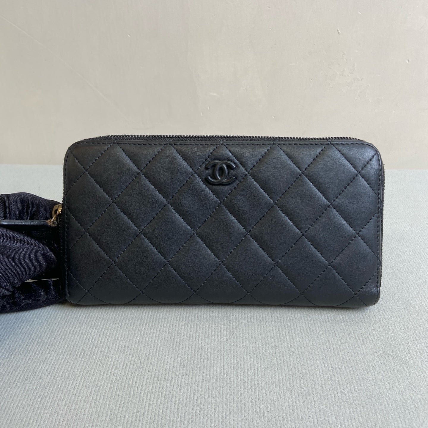 CHANEL 15 Opening 99% New Black Quilted Zipper Wallet Size: 19*10