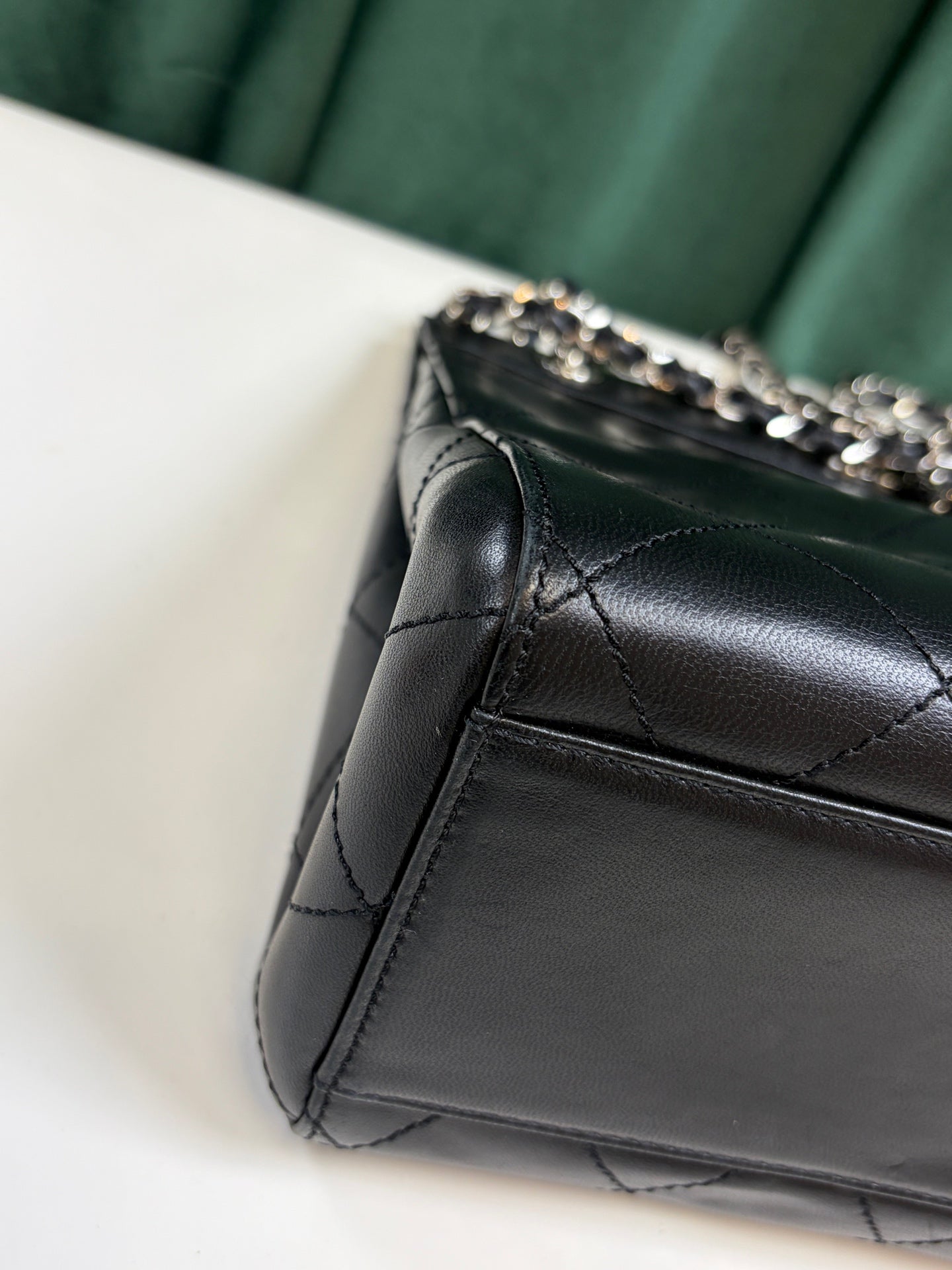 CHANEL Black and Silver Glossy Surface Piano Score Tote Chain Bag 99% New Pre-owned Bag Five Openings