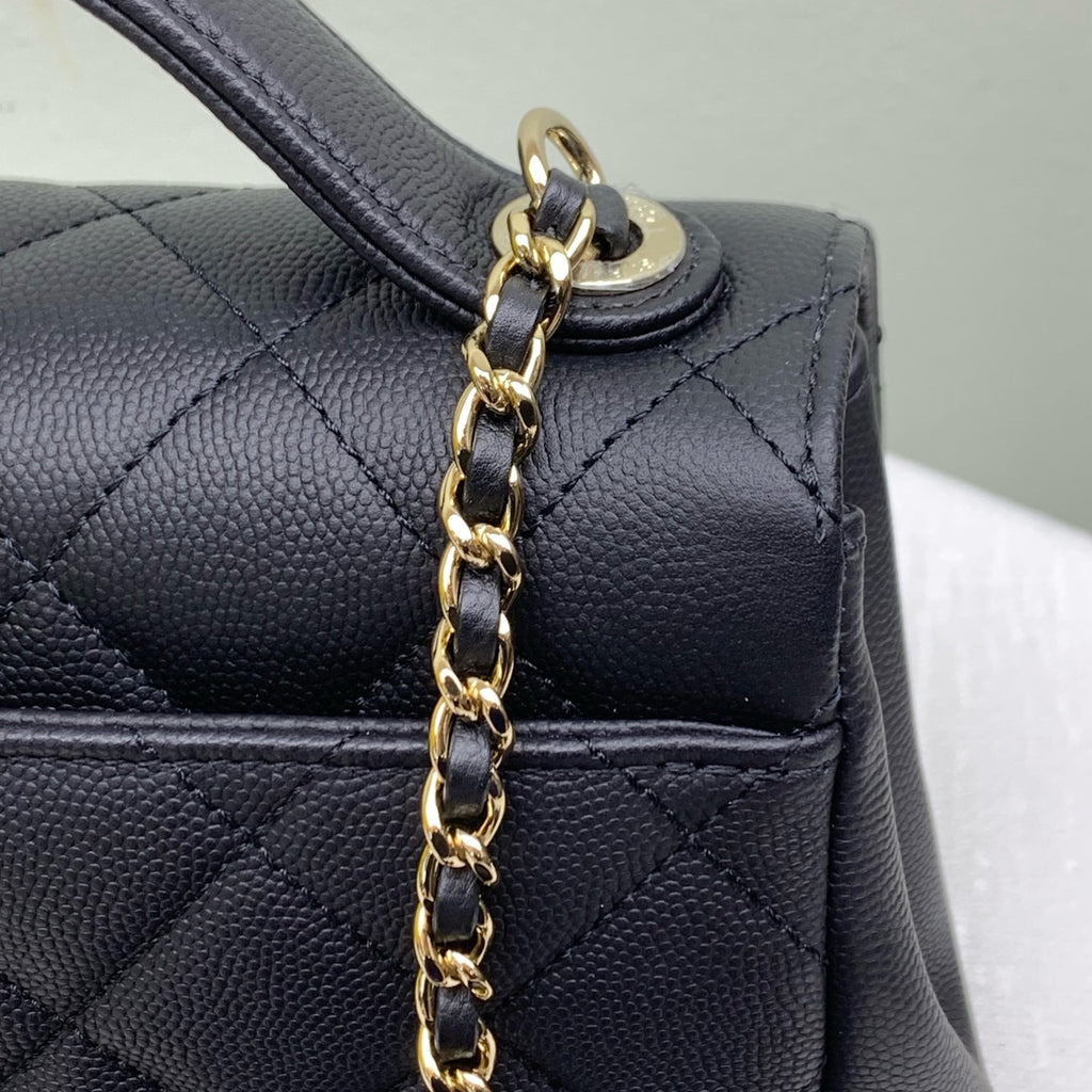 Chanel Litchi Calfskin Black Messenger Bag with Gold Hardware, includes card, approximately 23*17 cm.