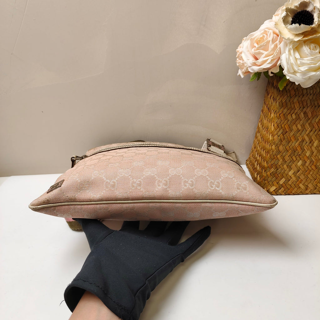 Gucci authentic canvas bag in pink with silver logo, vintage style, size approximately 27*29 cm.
