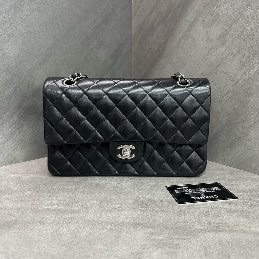 Chanel cf medium-sized black and silver sheepskin chain bag, 14 opening, card bag type, three-dimensional inside clean